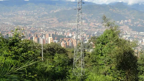 Lote En Venta En Vía Las Palmas. Cod V13962