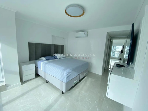 Apartamento De 3 Dormitorios En Venta En Miami Boulevard, Punta Del Este.