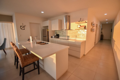 Condominio En Cristal Bay - 2 Recámaras, Vista Al Mar - Ideal Para Vivir O Invertir - $9,500,000 Mxn
