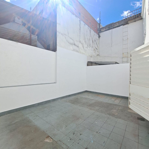 Venta Ph 2amb Con 2 Patios, Sin Expensas, Flores