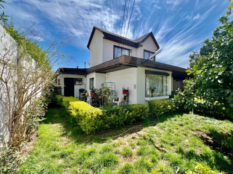 Imagen 3 de 22 de En Venta Bella Casa Familiar, Con Arboles Frutales Y Piscina