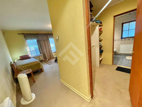 Casa En Venta De 5 Dorm. En Calera De Tango 5042 Mt2 Terreno
