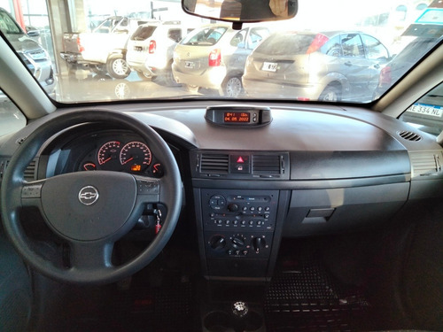 Imagen 10 de 12 de Chevrolet Meriva 1.8 Gl Plus 2012