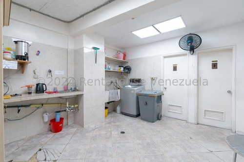 Se Vende Espectacular Local-edificio En Los Chaguaramos Mls 25-5059