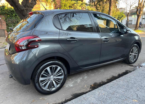 Peugeot 208 1.6 Feline