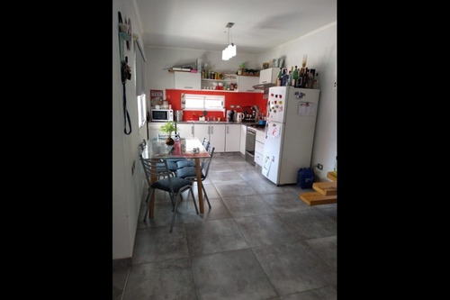 Imagen 2 de 12 de Chalet En Venta En Gregorio De Laferrere