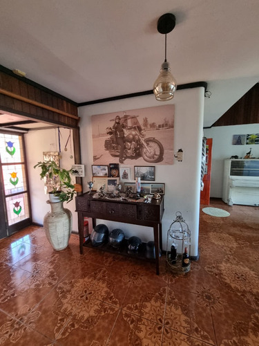 Se Vende Casa Con 2 Cabañas Ubicada En Sector Miraflores