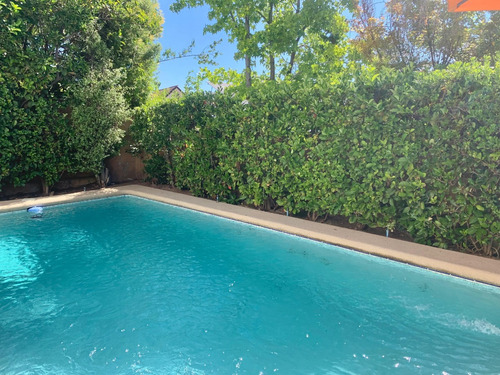 Venta Amplia Y Luminosa Casa Con Piscina Y Quincho Altomacul