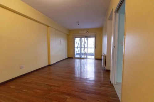 Imagen 1 de 30 de Departamento 3 Ambientes Con Cochera En Venta Bcon Terraza Y Patio- P.centenario