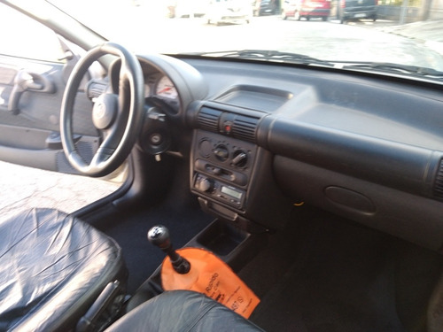 Imagem 8 de 15 de Chevrolet Corsa 2001 1.0 Wind 3p
