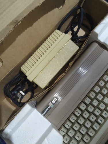 Pc Dream Comodore 64. 220v. C Fuente Caja Original Excelente (Usado)