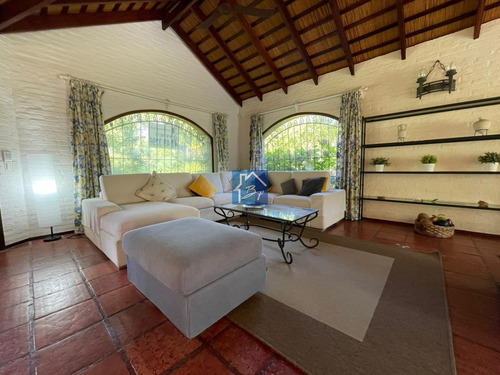 Casa En Rincón Del Indio, 3 Dormitorios Y Gran Jardín- Ref: 1513