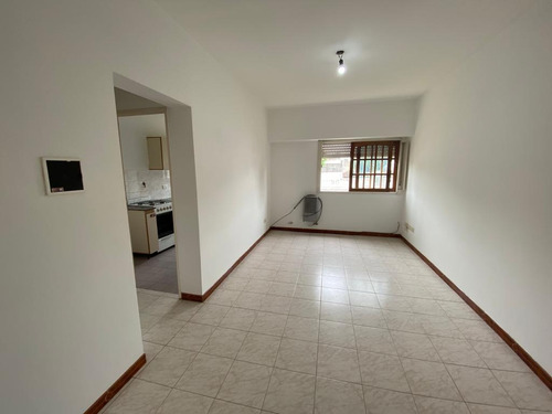 Alquiler! Departamento De 3 Amb En Primer Piso  . San Justo!