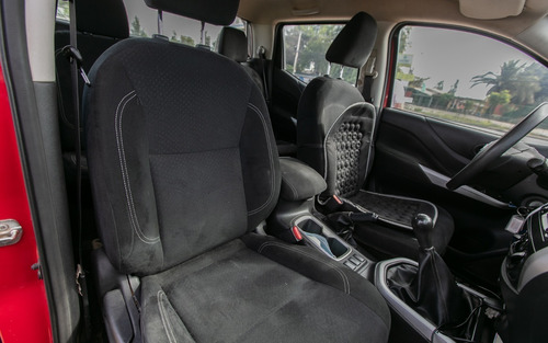 Nissan Np300 2.3 Se Diesel 4wd Dob.cab. 6mt 4p 2017.