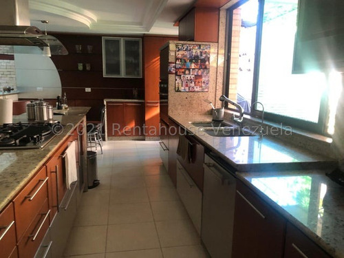 Se Vende Casa Tipo Townhouse Espaciosa, Amplia Inm, Con Cocina Empotrada Concepto Abierto E Integrada A La Sala Y Patio, Pisos De Porcelanato, Pozo Y Planta Electrica 100%. Altos De Guataparo