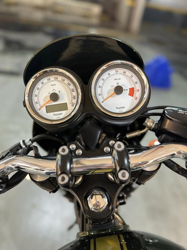 Triumph Thruxton 900