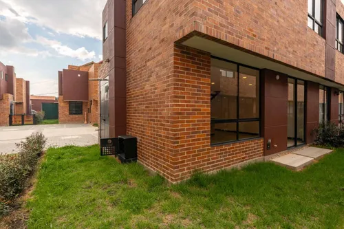 Casa En Arriendo/venta En Canelon. Cod A22482