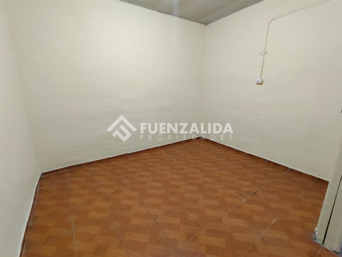Casa En Venta De 4 Dorm. En Estación Central