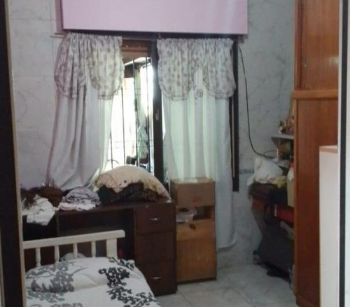 Casa De 4 Ambientes En Caseros Centro Lote 300m Ficha : 9804