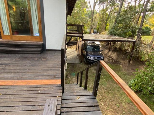Casa En Venta En Carilo