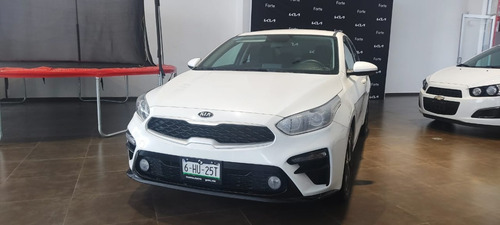 Imagen 2 de 6 de Kia Forte Lx