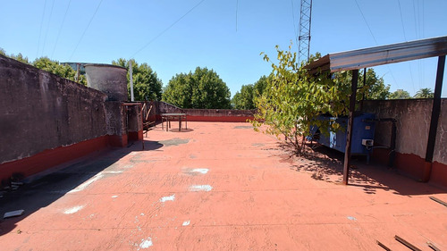 Galpón En Venta De 8,66 X 24 Con Dos Oficinas, Baño Y Terraza - Avellaneda