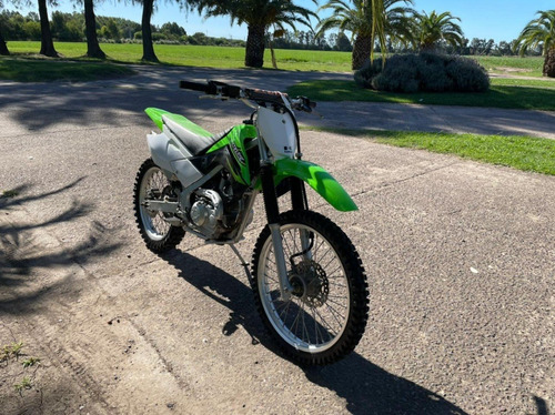 Imagen 2 de 4 de Kawasaki Klx 140 2017 4 Tiempos Excelente Estado .