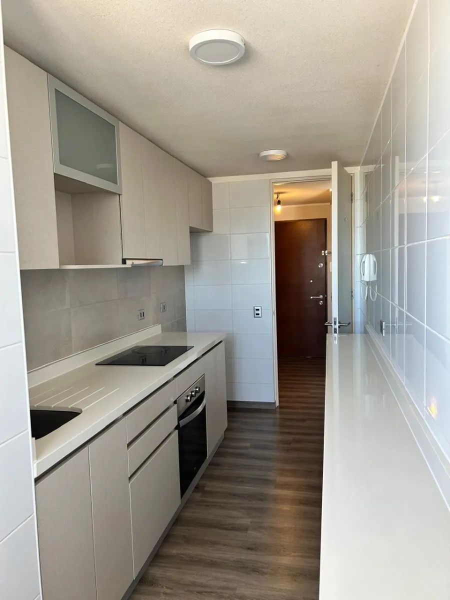 Imagen 2 de 17 de Arriendo Depto Piso 11 Como Nuevo - Edificio Salas 245