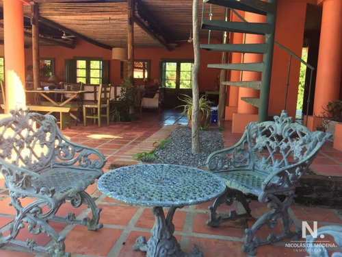 Chacra De 6 Dormitorios, Con Piscina En Venta Enla Barra.
