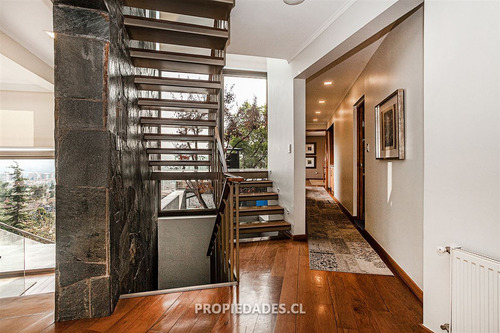 Casa En Arriendo De 5 Dorm. En Las Condes