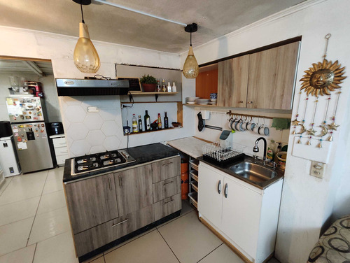 5 Dormitorios / 3 Baños (98369)