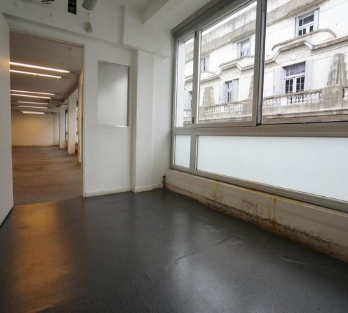 Oficina En Alquiler En El Centro. Muy Buen Piso De 230 M2