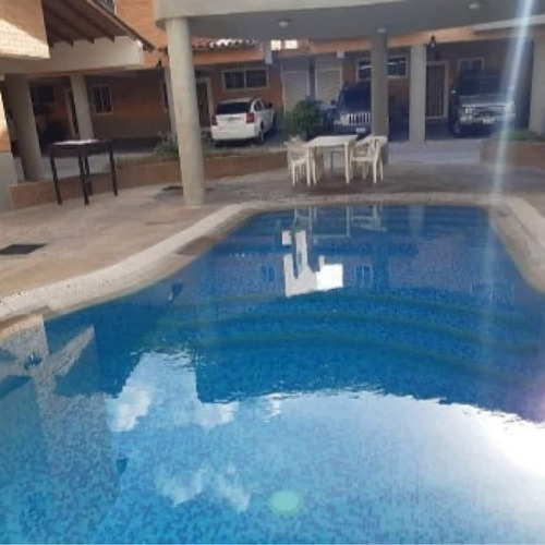 Imagen 2 de 14 de Town House En Mañongo