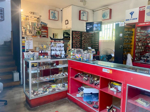 Syk Arrienda Excelente Local Comercial/ Metro Manquehue