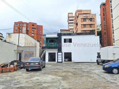 Sabana Grande !! Maravilloso Edificio Comercial De 2 Plantas, Cavas Para Refrigeración Y Enfriamiento De Carne, Pollo Y Embutidos, 767 M2 Terrero, 361 M2 Const., 12 Pe, 2 Baños, Amplias Oficinas.