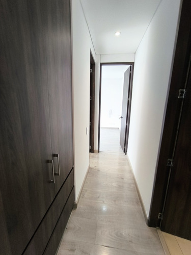 Exclusivo Apartamento En Salitre - Cjr Avatar - 96 M2, 9o Piso, 3 Habitaciones, 3 Baños, Balcón, Cocina Integral Estilo Americano, Chimenea A Gas, 2 Parqueaderos, 1 Deposito.