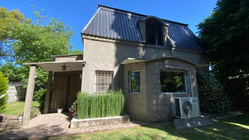 Casas En Venta - 5 Dormitorios 4 Baños - General Belgrano