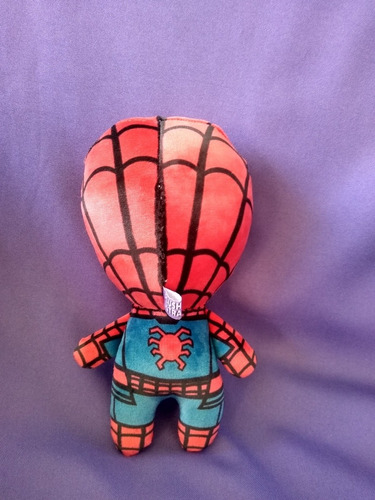 Imagen 2 de 2 de Peluche Spiderman Traje Spiderman Homecoming Spiderverse