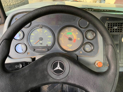 Imagem 12 de 13 de Caminhão Mercedes 1318