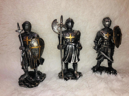 Figuras Decorativas De La Época Medieval