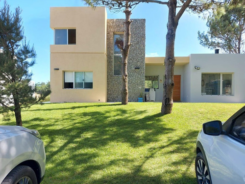 Casa En Venta - 4 Dormitorios 3 Baños - Cochera - 1.000mts2 - Golf Ii, Costa Esmeralda, Pinamar