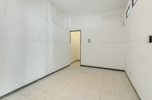 Imagen 14 de 28 de Poli-consultorio (6 Consultorios Y Un Laboratorio)
