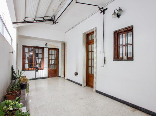 Vende Casa De Estilo 4 Amb Patio Terraza -permuta