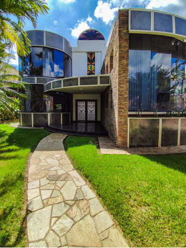 Jose R Armas, Vende Hermosa Casa En Guataparo Country Club Lemc-576