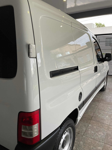 Imagen 10 de 13 de Peugeot Partner 2016 1.6 Hdi Furgon Confort