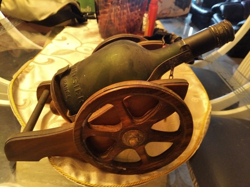 Cañón Antiguo Con Una Botella Vacía De Cocñac France Único.