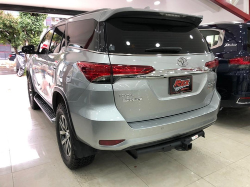 Imagen 7 de 17 de Toyota Fortuner 4x4 Srx Automatico