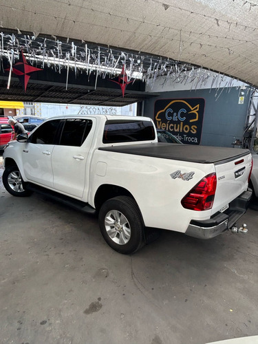 Toyota Hilux 2.7 Srv Cab. Dupla 4x2 Flex Aut. 4p