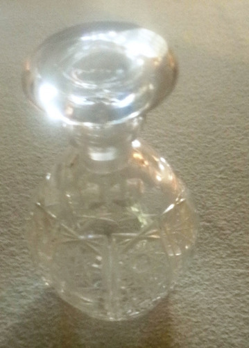 Botella De Cristal Tallado Bella! (Usado)