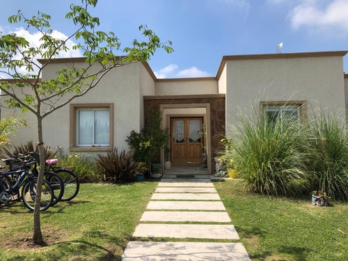 Imagen 1 de 22 de Casa En Venta En San Rafael, Villanueva, Tigre